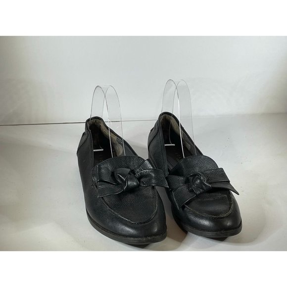 ⭐️⭐️'Very Volatile Women's size 9.  Super Cute Bow design  ⭐️⭐️ - Picture 2 of 4